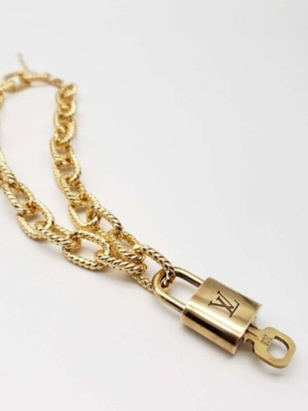 Gold-Plated Necklace with Authentic Louis Vuitton Padlock - Picture 11 of 11